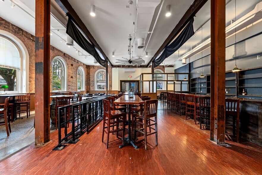 More Photos Of 100 N Loudoun St, Winchester Office For Lease