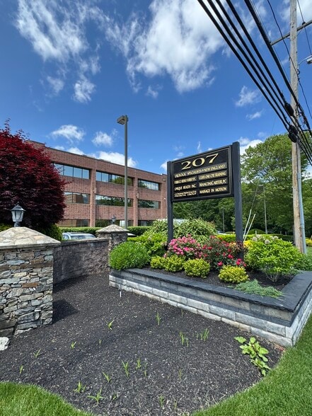 Primary Photo Of 207 Quaker Ln, West Warwick Office For Lease