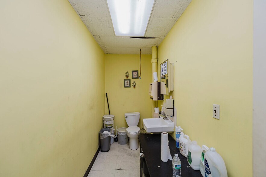 More Photos Of 925 E 19th St, Wichita Warehouse For Sale
