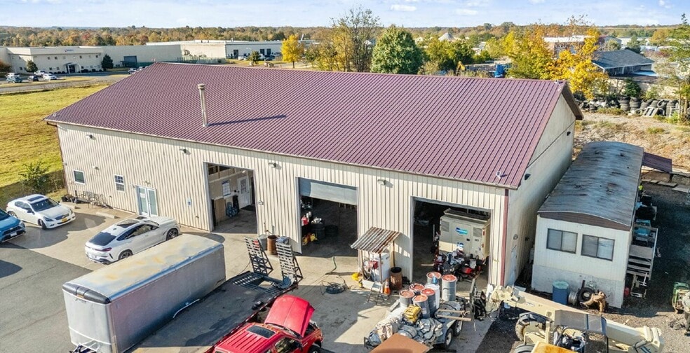 More Photos Of 10564 Redoubt Rd, Manassas Warehouse For Lease