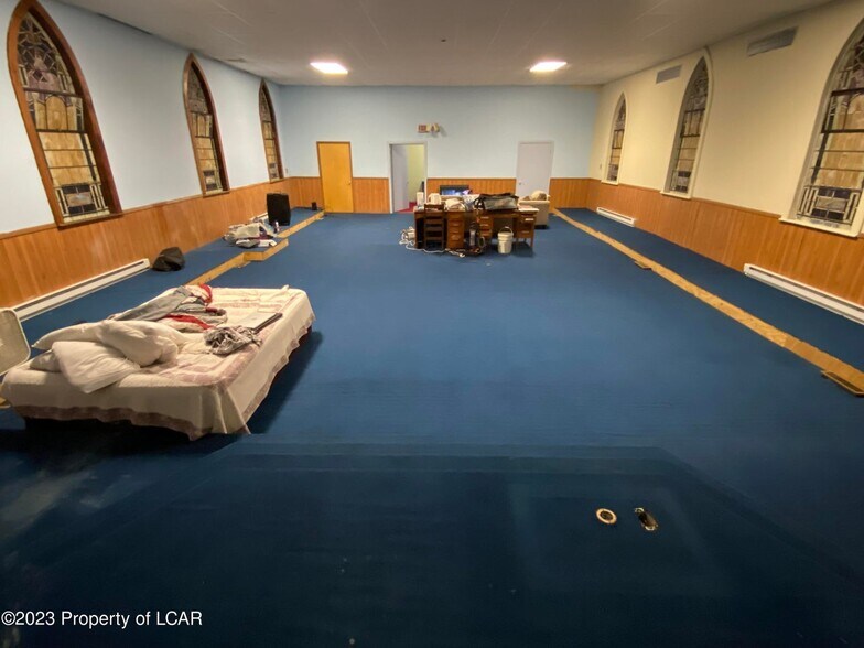 More Photos Of 578 Main St, Sugar Notch Flex For Sale