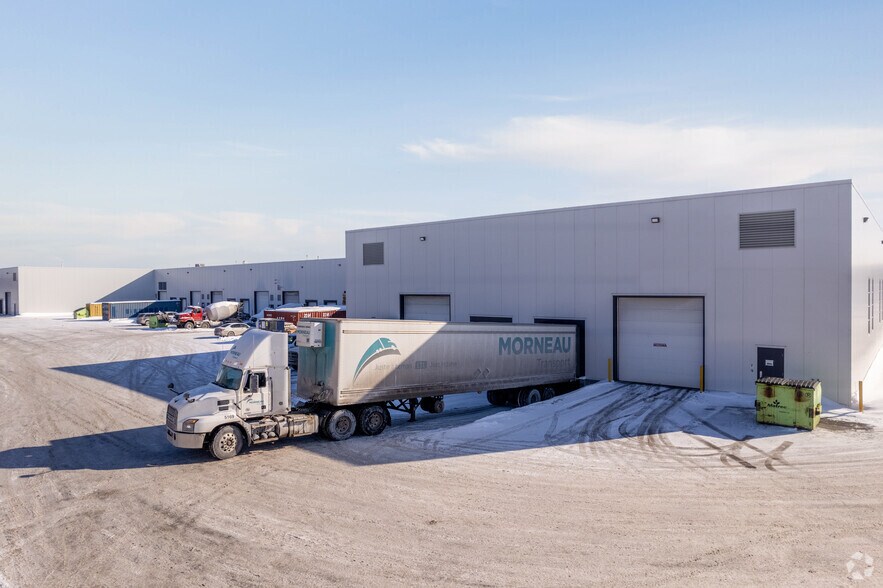 More Photos Of 1015-1037 Rue Des Forges, Terrebonne Industrial For Sale
