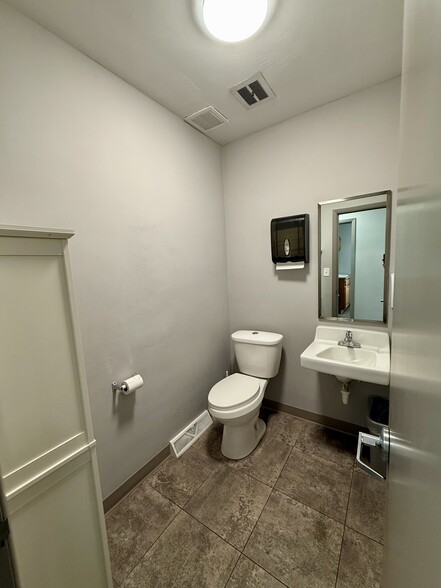 More Photos Of 2894 Center Rd, Poland Office For Sale