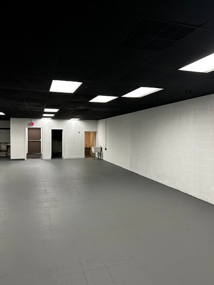 More Photos Of 25825 W 7 Mile Rd, Redford Township Convenience Store For Sale