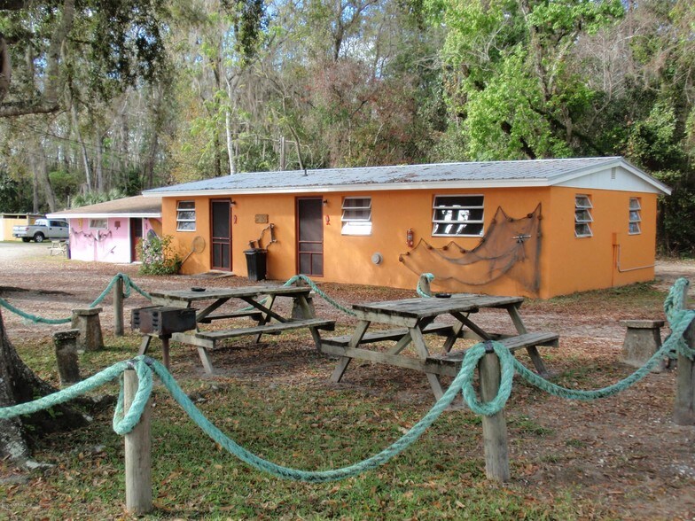 More Photos Of 217 Butler Dr, Satsuma Trailer Camper Park For Sale