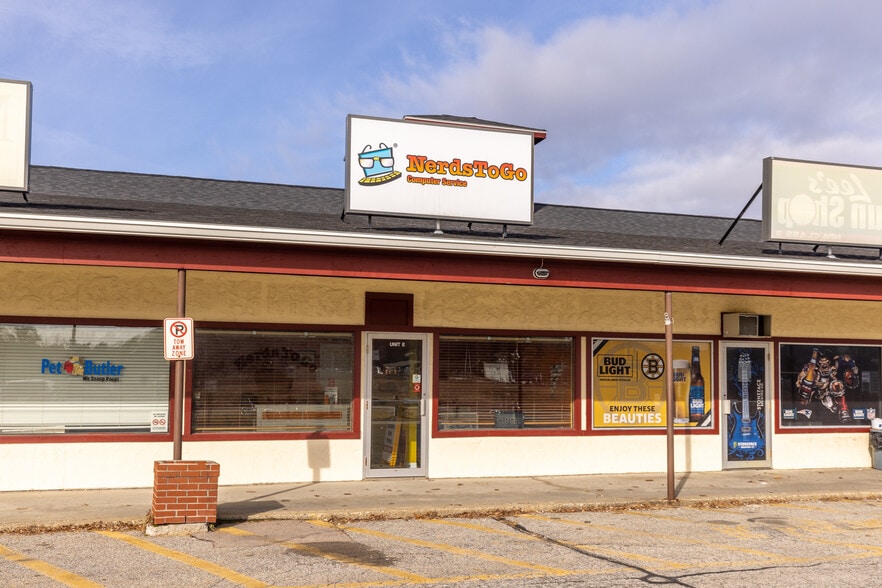 More Photos Of 11 Tracy Ln, Hudson Storefront For Sale