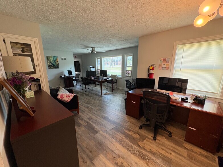 More Photos Of 7002 S East St, Indianapolis Office For Lease