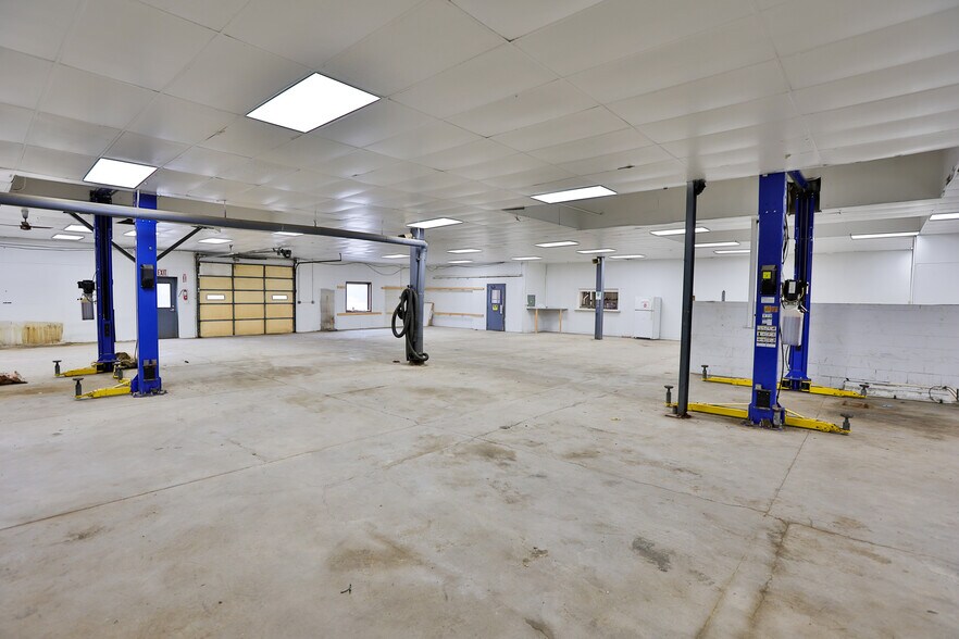 More Photos Of 129 2nd St, Webster City Light Manufacturing For Sale