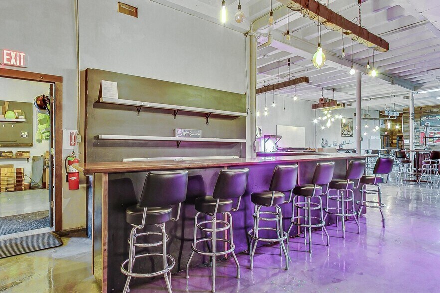 More Photos Of 3693-3705 W Grand Ave, Chicago Warehouse For Sale