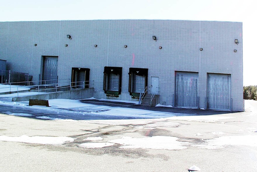 More Photos Of 200 Trade Zone Dr, Ronkonkoma Unknown For Lease