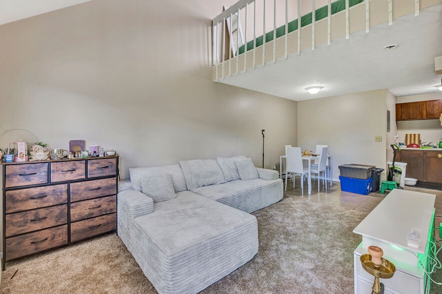 More Photos Of 207 W Funderburg Rd, Fairborn Apartments For Sale