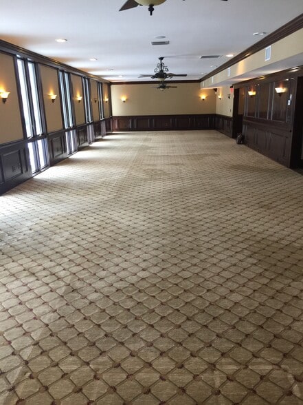 More Photos Of 10 Boice Rd, Hyde Park Medical For Sale