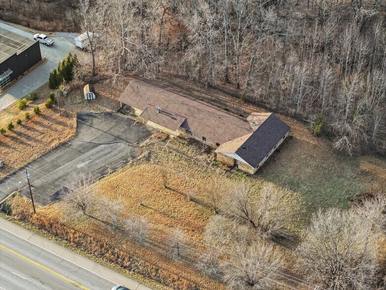 More Photos Of 2425 Highway 41A Byp, Clarksville Light Distribution For Sale