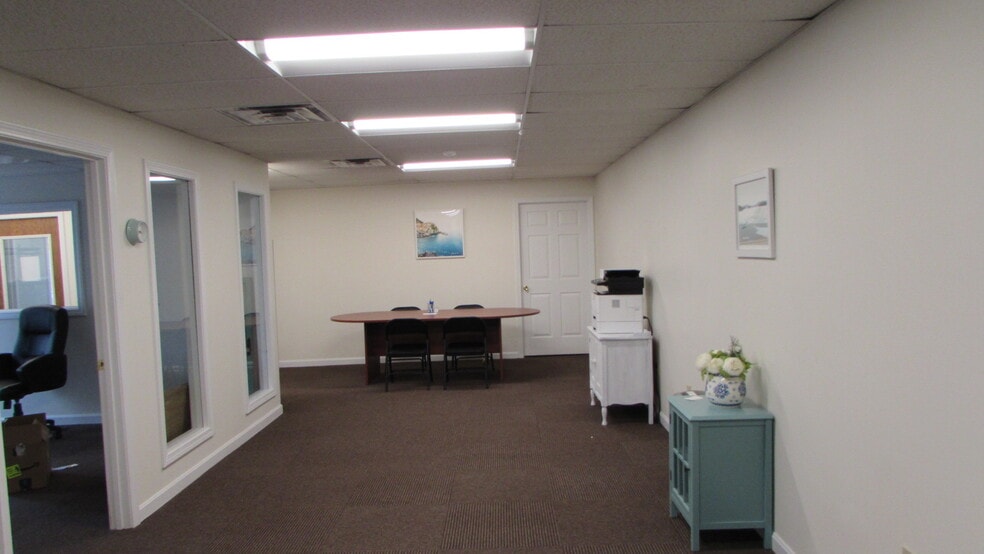 More Photos Of 201 Main St, Westbrook Office For Lease