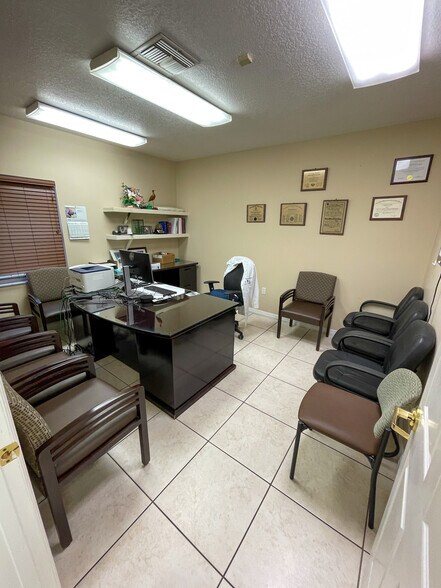 More Photos Of 10616 Main St, Thonotosassa Medical For Sale