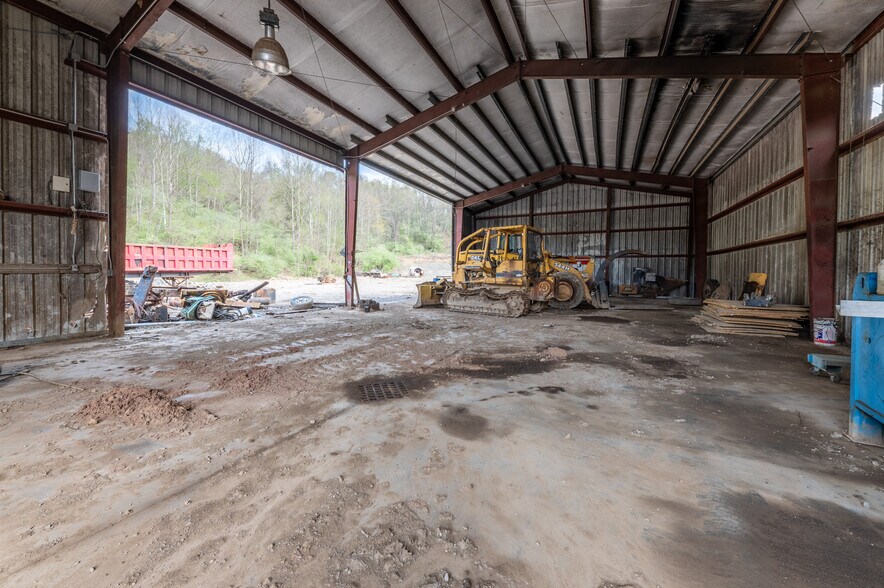 More Photos Of 708 Hawk hwy, Lost Creek Warehouse For Sale