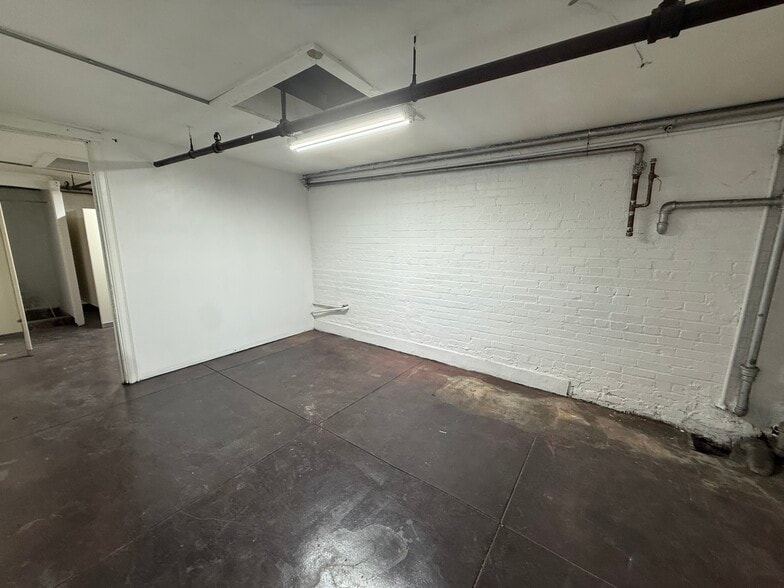 More Photos Of 1539 Covert St, Ridgewood Warehouse For Lease