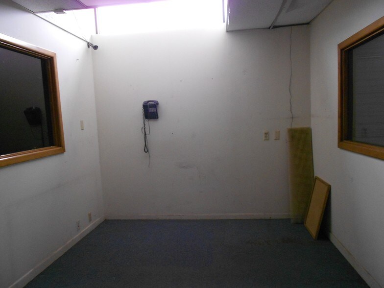 More Photos Of 218 Elm St, Abilene Flex For Sale