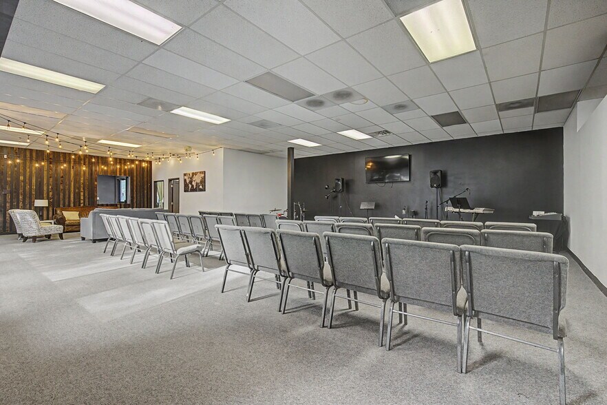 More Photos Of 1301-1333 W 121st Ave, Denver Flex For Lease