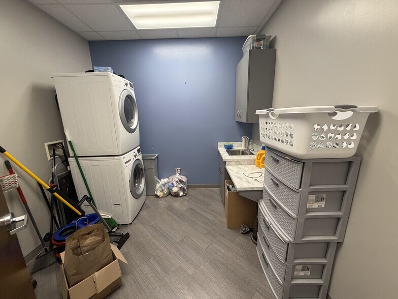 More Photos Of 829 Davis St, Blacksburg Medical For Sale