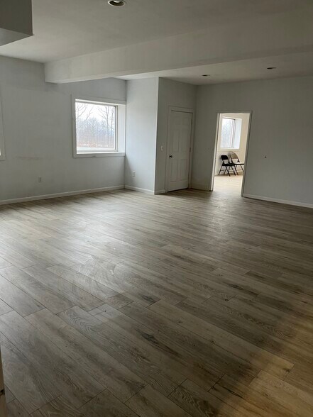 More Photos Of 333 Crestwood Dr, Mountain Top Manufacturing For Lease