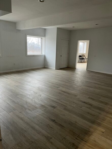 More Photos Of 333 Crestwood Dr, Mountain Top Manufacturing For Sale