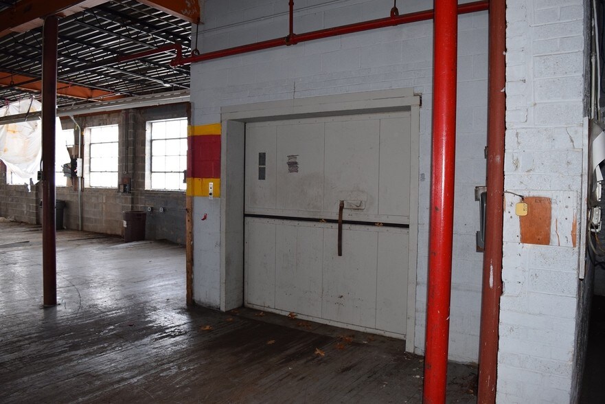 More Photos Of 277 E Main St, East Brookfield Warehouse For Sale