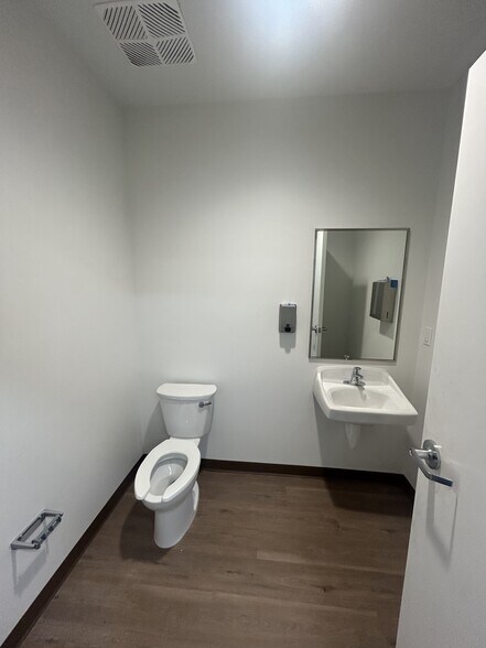 More Photos Of 1428 S Tamiami Trl, Sarasota Medical For Lease