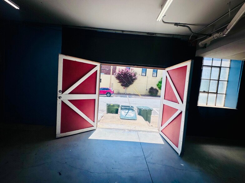 More Photos Of 103 N College Ave, Newton General Retail For Lease