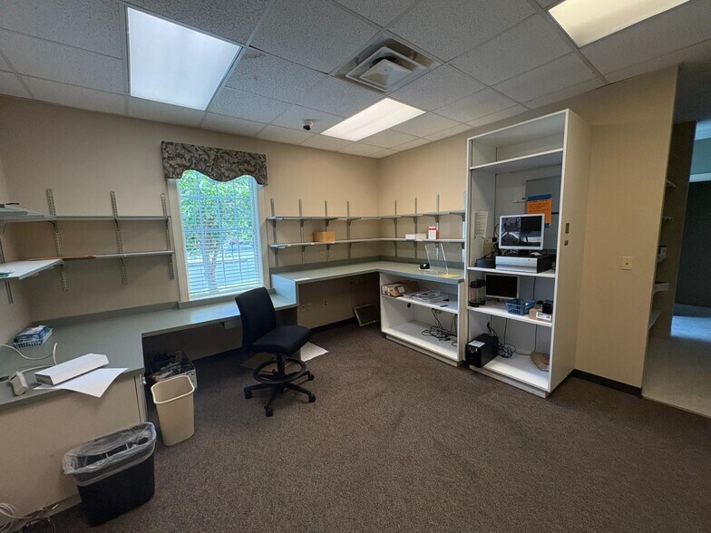 More Photos Of 998 3rd St, Beaver Office For Sale