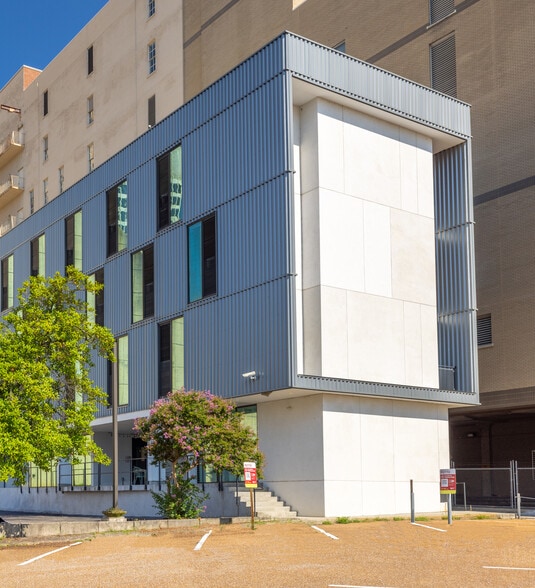 More Photos Of 200 Madison Ave, Memphis Office For Lease