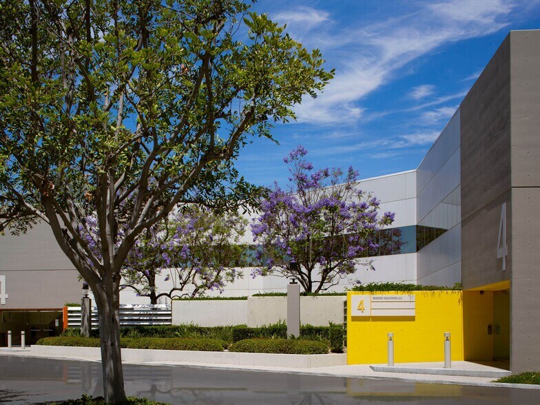 More Photos Of 2 Executive Cir, Irvine Unknown For Lease