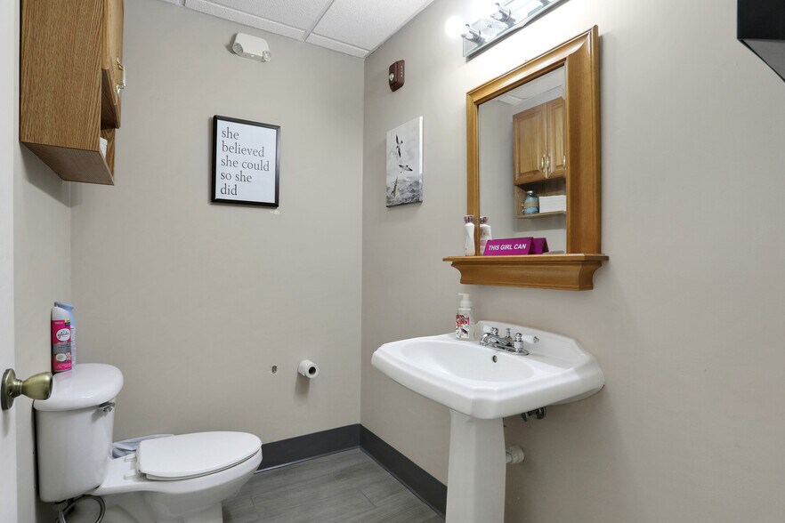 More Photos Of 3787 Old Middleburg Rd, Jacksonville Office For Sale