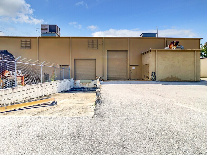 More Photos Of 11625 N 54th St, Clearwater Manufacturing For Sale