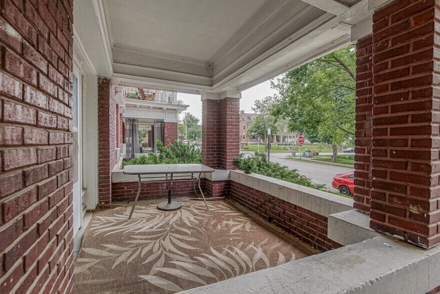 More Photos Of 112 E 43rd St, Kansas City Apartments For Sale