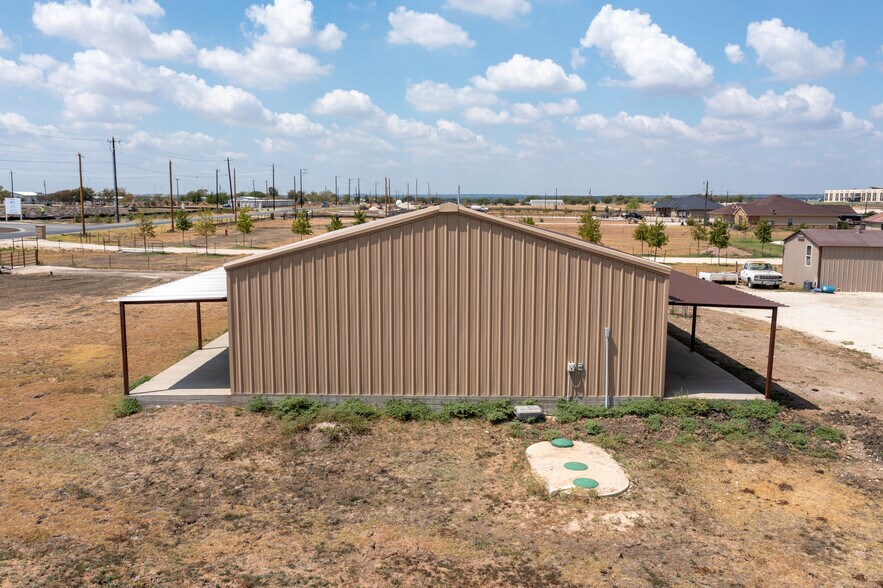 More Photos Of 1316 County Road 305, Jarrell Land For Lease