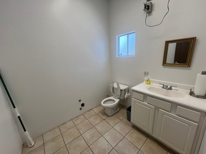 More Photos Of 8109 Foothill Blvd, Sunland Storefront For Sale