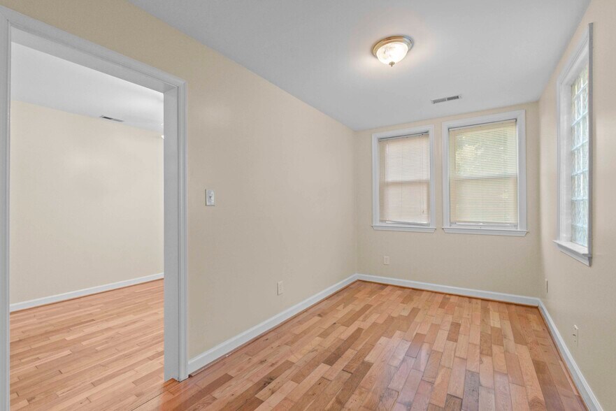 More Photos Of 5011 Roland Ave, Baltimore Apartments For Sale