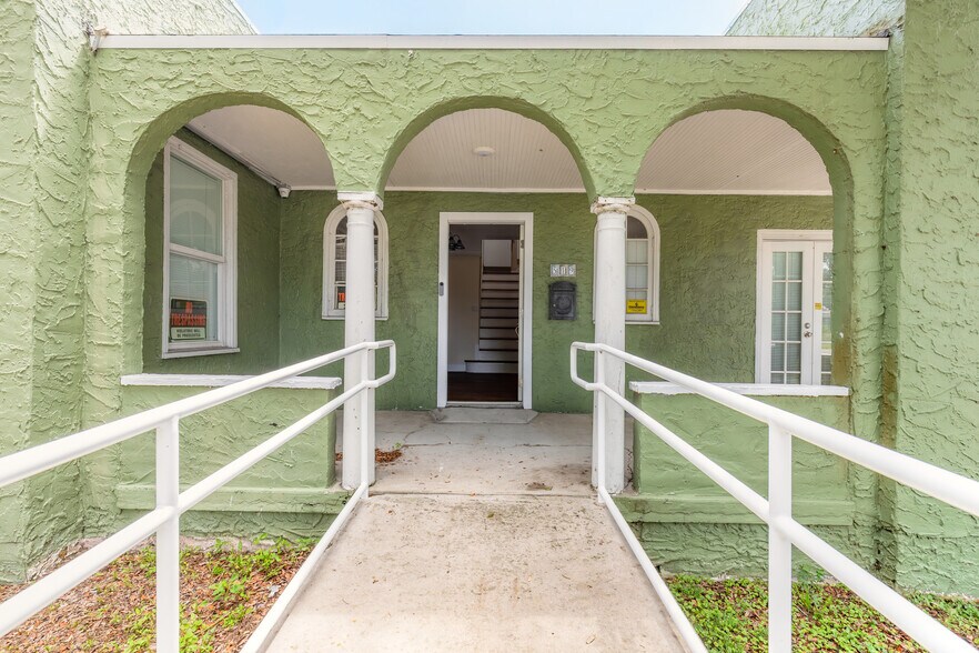 More Photos Of 519 S Ridgewood Ave, Daytona Beach Office For Sale