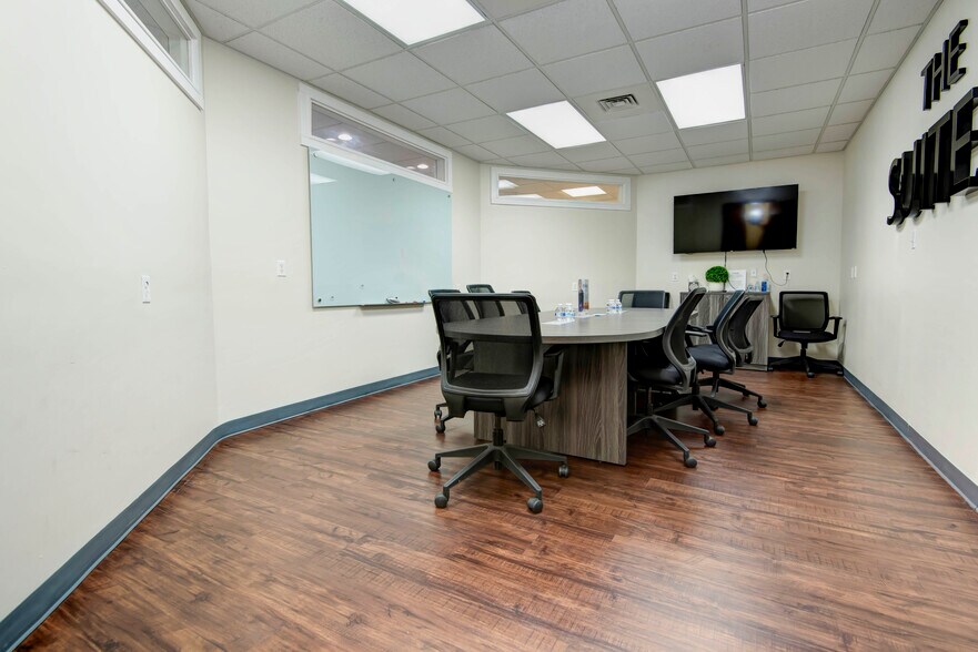 More Photos Of 1420-1426 E Bradford Pky, Springfield Medical For Lease