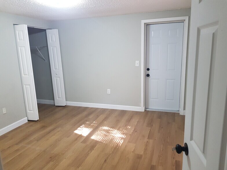More Photos Of 311 58th Ave E, Bradenton Apartments For Sale