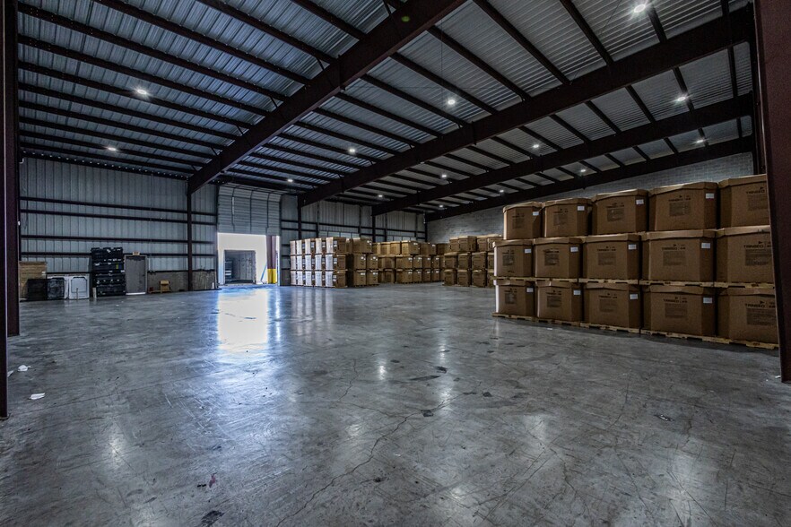 More Photos Of 13806 N Unitec Dr, Laredo Warehouse For Lease