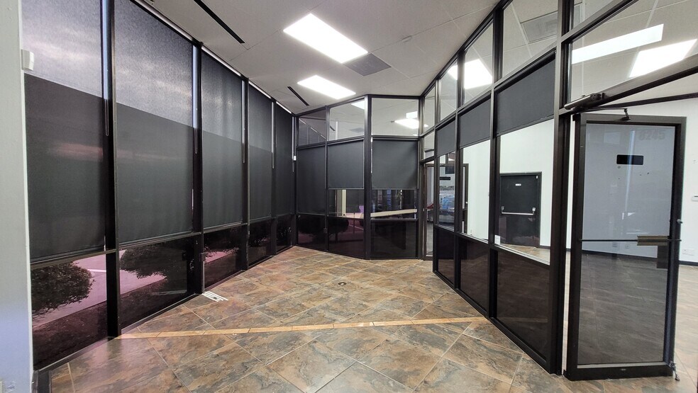 More Photos Of 8245 North Fwy, Houston Unknown For Lease