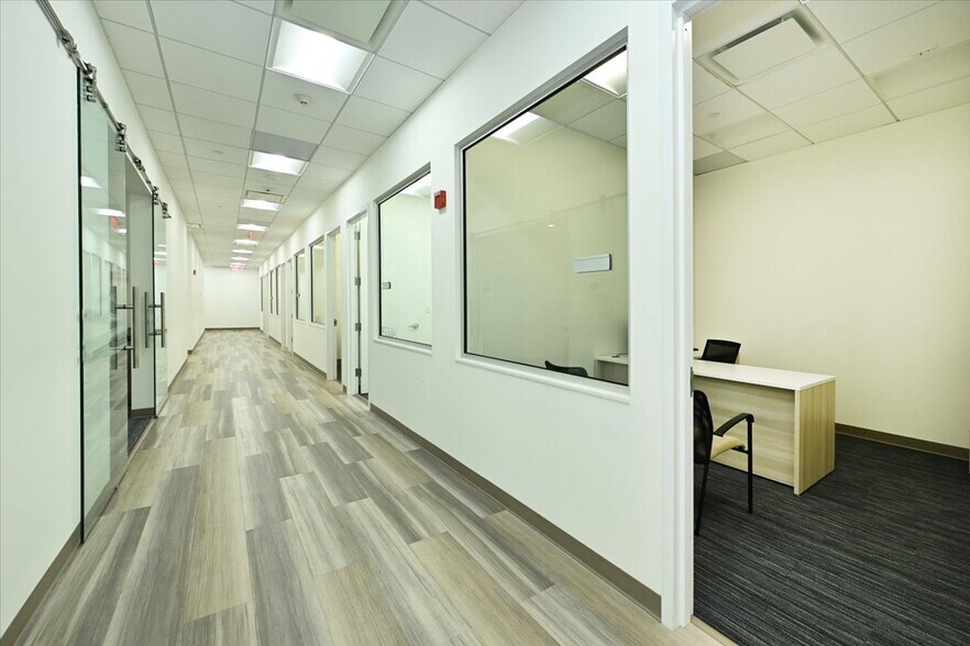 More Photos Of 10 Commerce Dr, Hauppauge Manufacturing For Lease