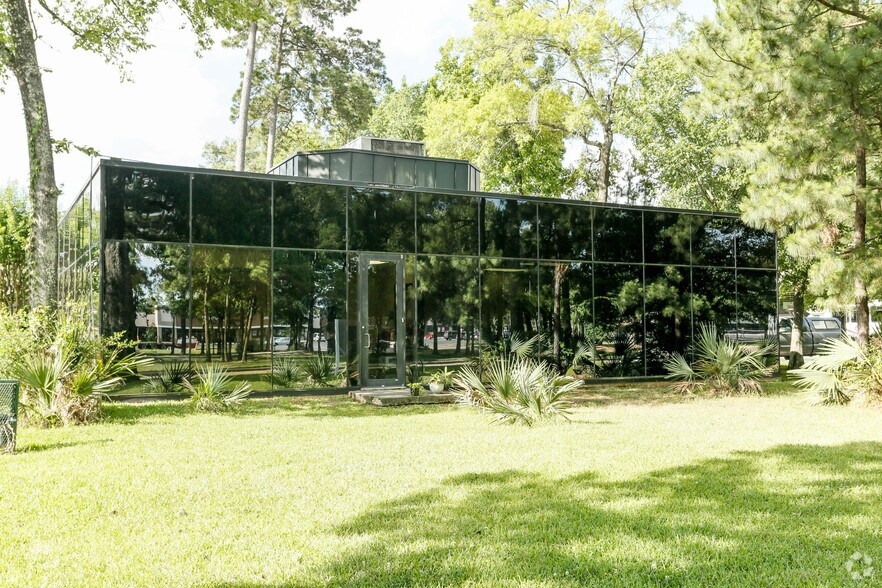 More Photos Of 1306 Kingwood Dr, Kingwood Office For Sale