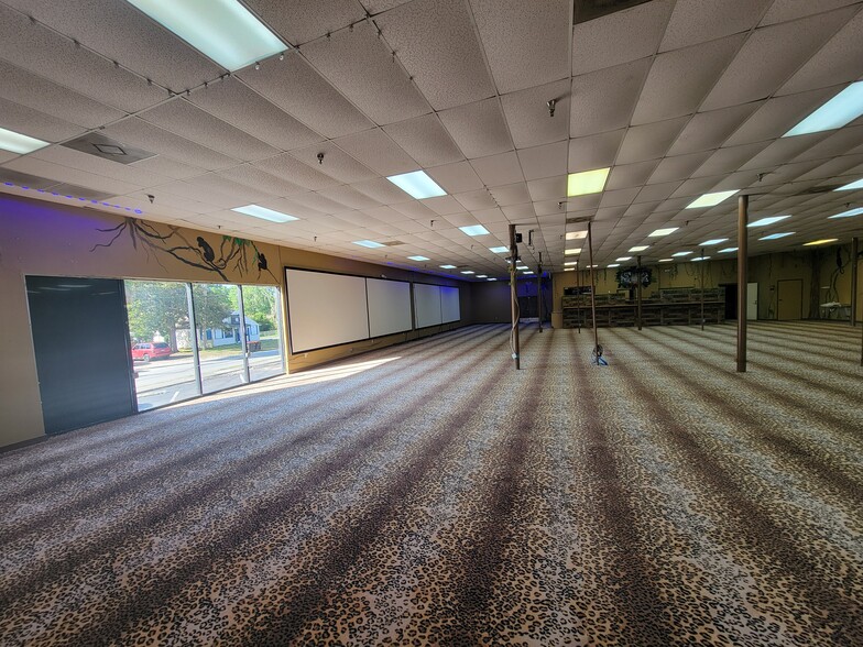 More Photos Of 5850 SE Abshier Blvd, Belleview Storefront Retail Office For Lease