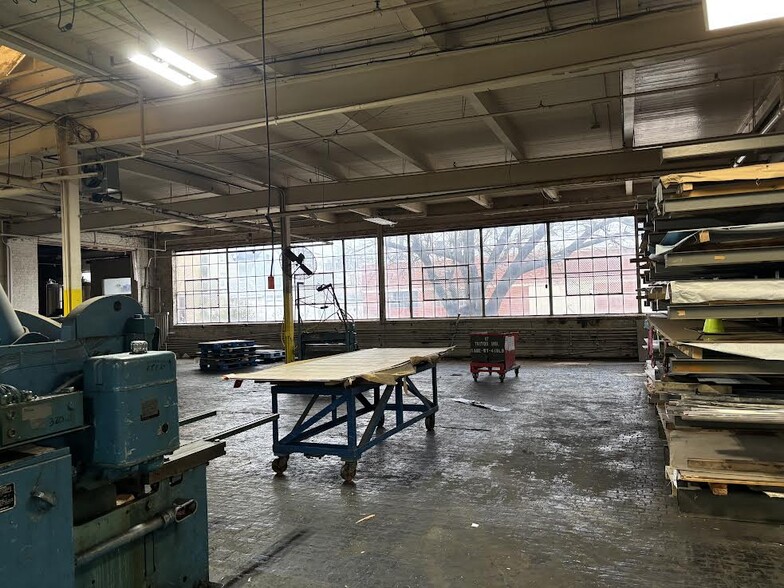 Primary Photo Of 1014-1054 N Kolmar Ave, Chicago Warehouse For Lease