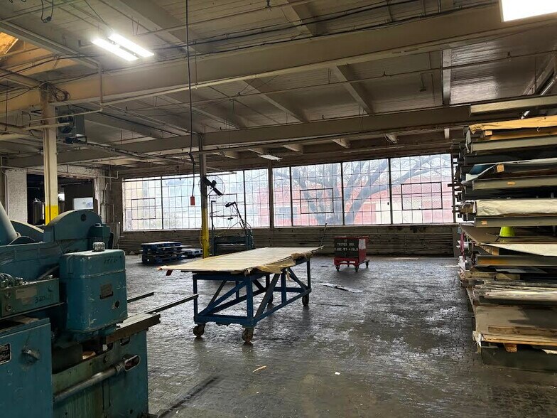 More Photos Of 1014-1054 N Kolmar Ave, Chicago Warehouse For Lease