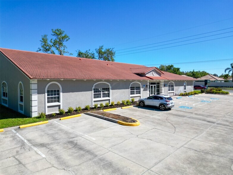More Photos Of 7100 S Beneva Rd, Sarasota Office For Lease
