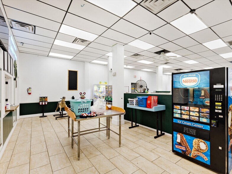 More Photos Of 2203-2215 Gus Thomasson Rd, Dallas Freestanding For Lease